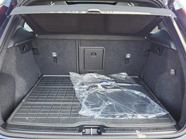 used 2022 Volvo XC40 car, priced at $26,300