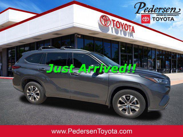 used 2020 Toyota Highlander car, priced at $34,300