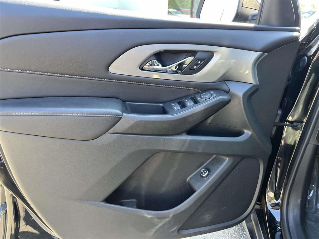 used 2022 Chevrolet Traverse car, priced at $23,942