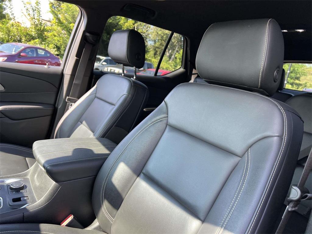 used 2022 Chevrolet Traverse car, priced at $23,942