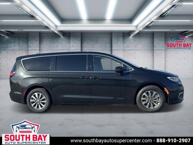 used 2022 Chrysler Pacifica Hybrid car, priced at $20,000