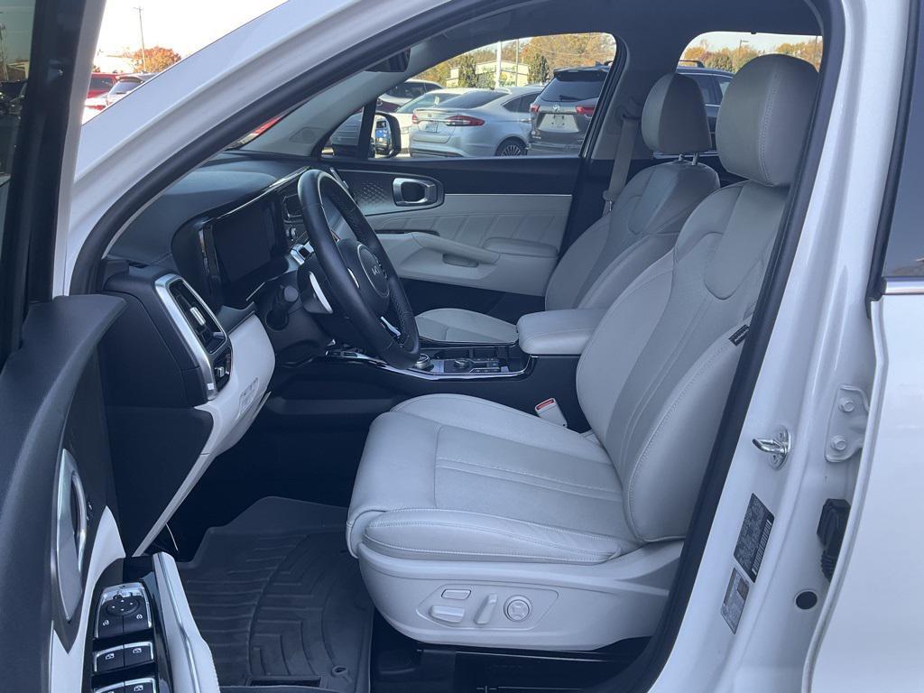 used 2023 Kia Sorento Hybrid car, priced at $29,682