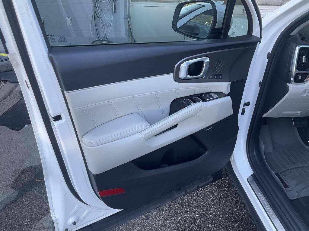 used 2023 Kia Sorento Hybrid car, priced at $29,682