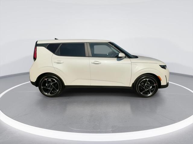 new 2025 Kia Soul car, priced at $24,882