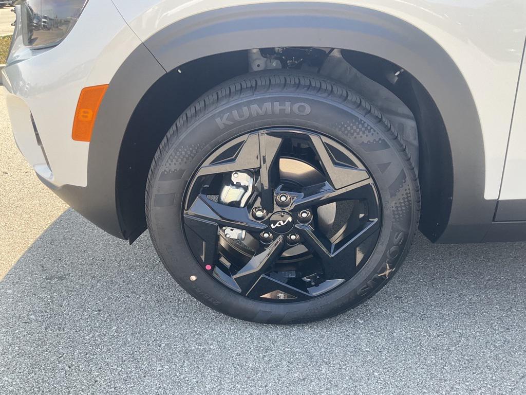 new 2026 Kia Seltos car, priced at $28,068