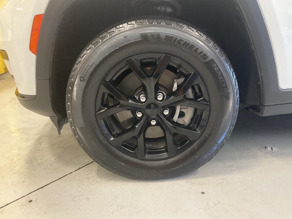 used 2024 Jeep Grand Cherokee L car, priced at $28,901