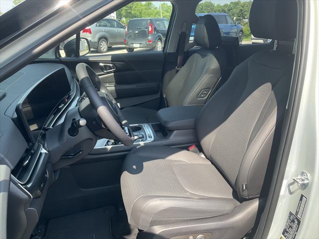new 2025 Kia Carnival car, priced at $52,117