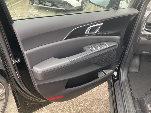 new 2025 Kia Carnival car, priced at $45,640