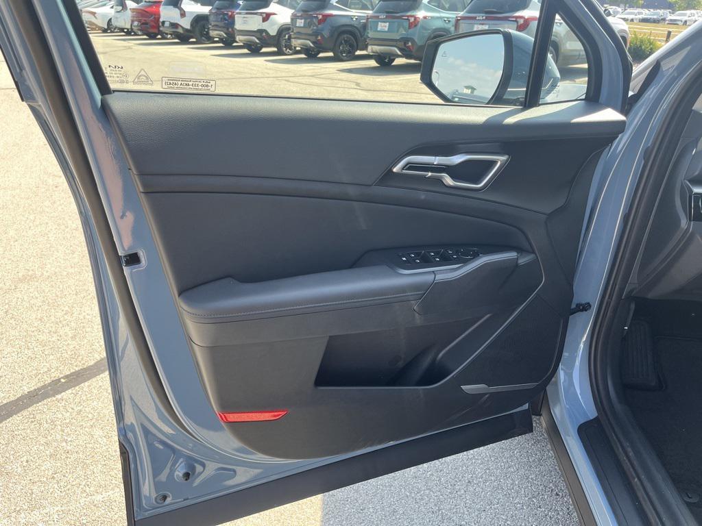 new 2026 Kia Sportage Hybrid car, priced at $36,015