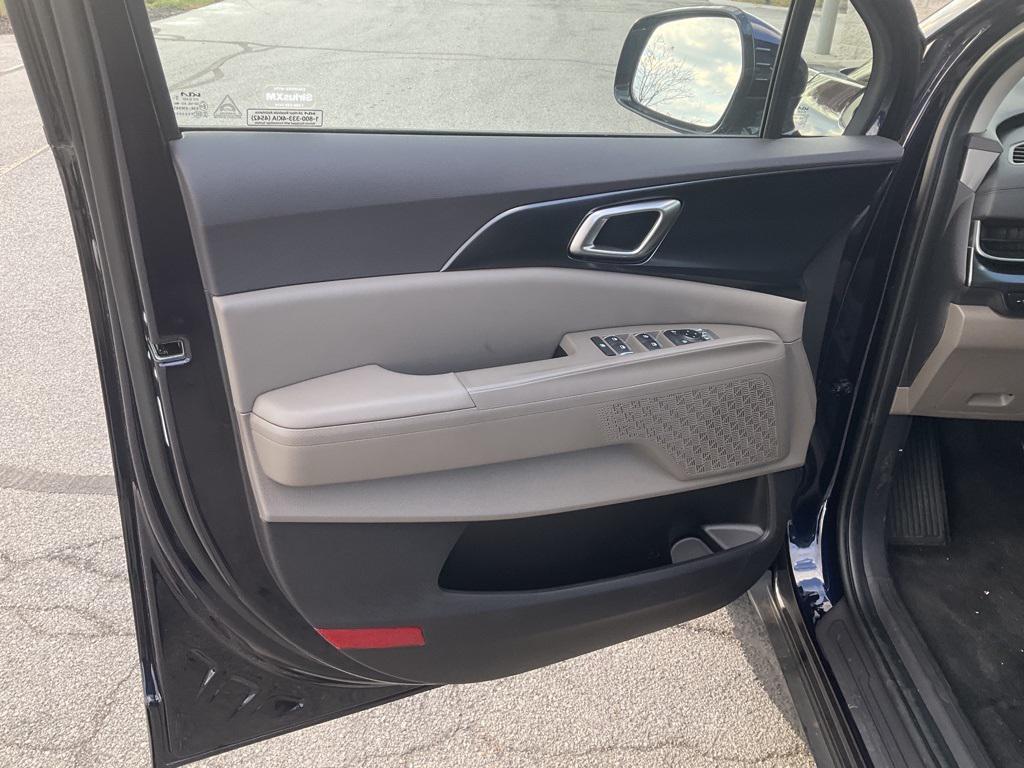 new 2026 Kia Carnival Hybrid car, priced at $40,556