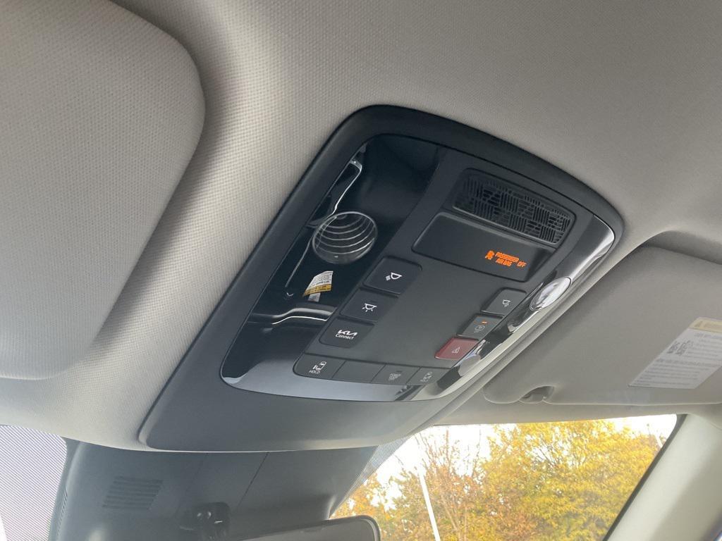 new 2026 Kia Carnival Hybrid car, priced at $40,556