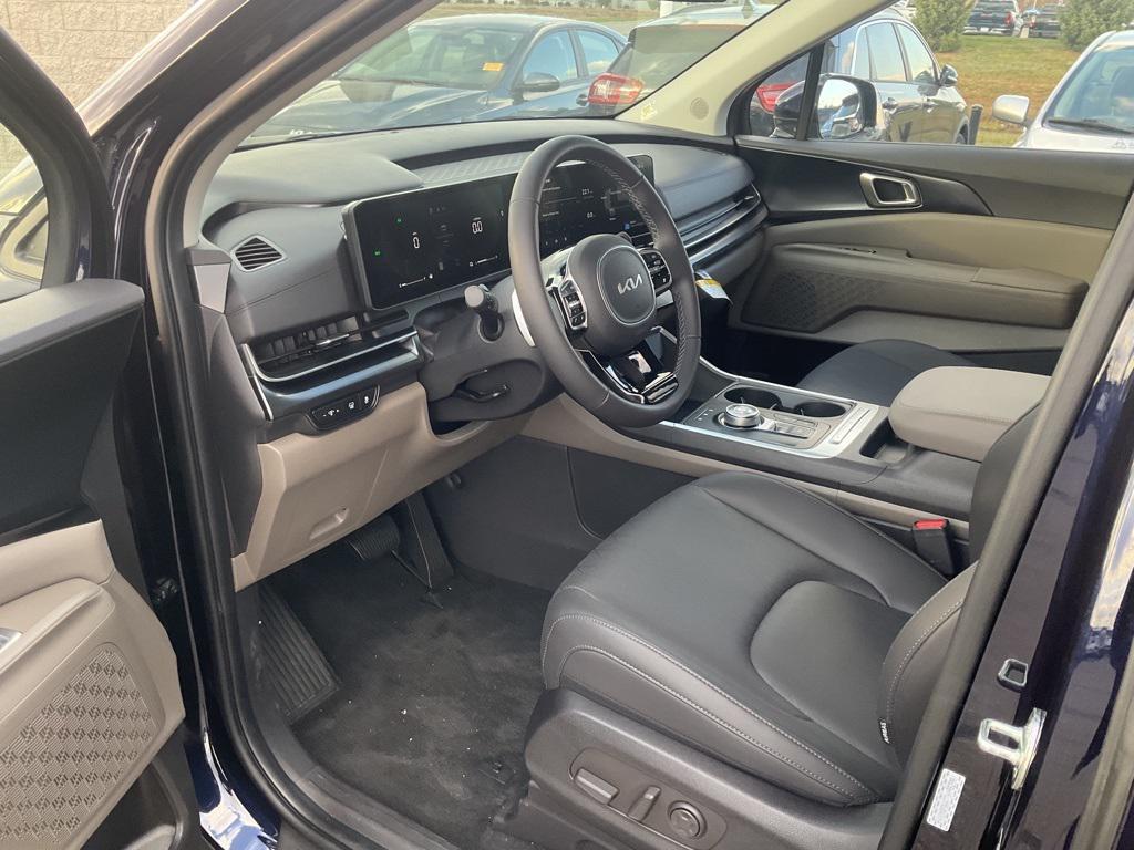 new 2026 Kia Carnival Hybrid car, priced at $40,556