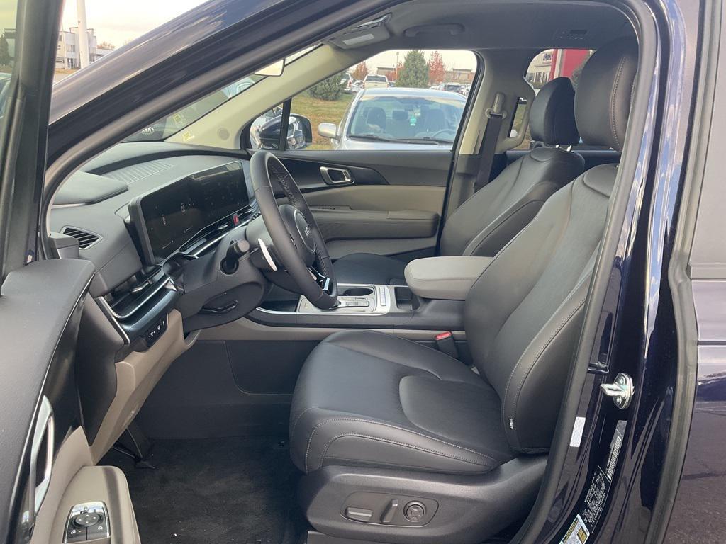 new 2026 Kia Carnival Hybrid car, priced at $40,556