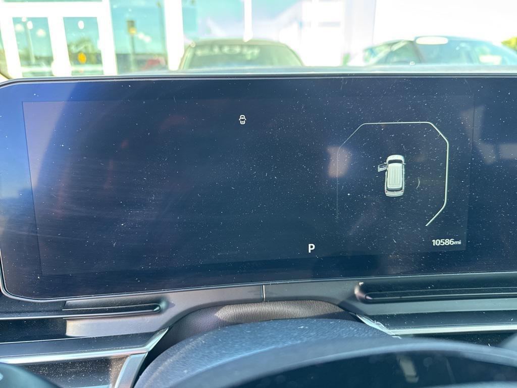 used 2025 Kia Carnival Hybrid car, priced at $40,990