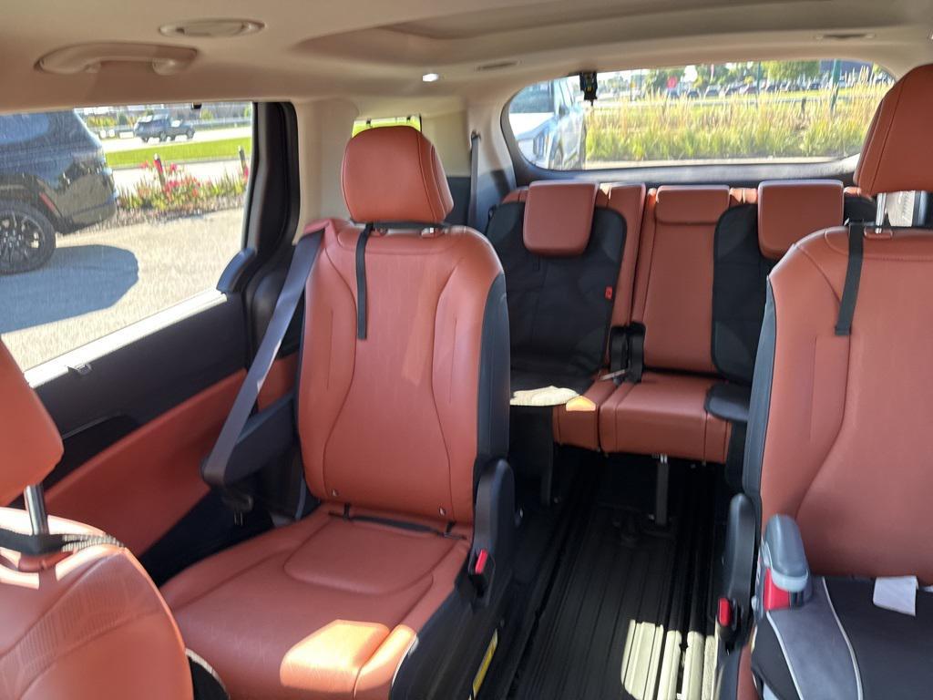 used 2025 Kia Carnival Hybrid car, priced at $40,990