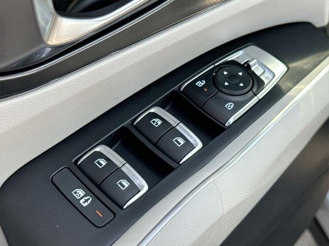 used 2025 Kia Sorento car, priced at $32,200