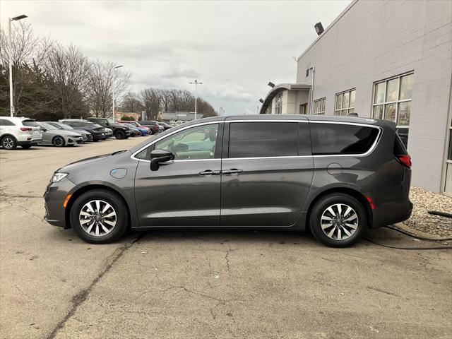 used 2022 Chrysler Pacifica Hybrid car, priced at $28,942