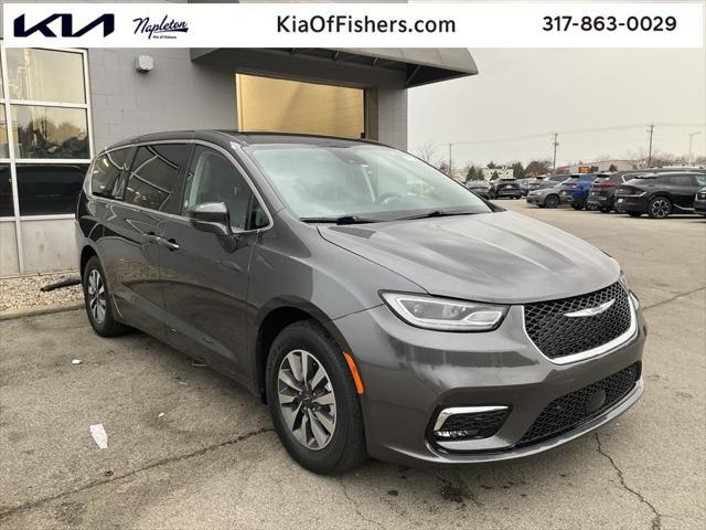 used 2022 Chrysler Pacifica Hybrid car, priced at $28,942