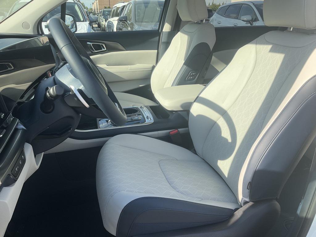 new 2026 Kia Carnival Hybrid car, priced at $48,721