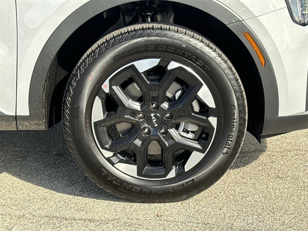 used 2025 Kia Sorento car, priced at $33,810
