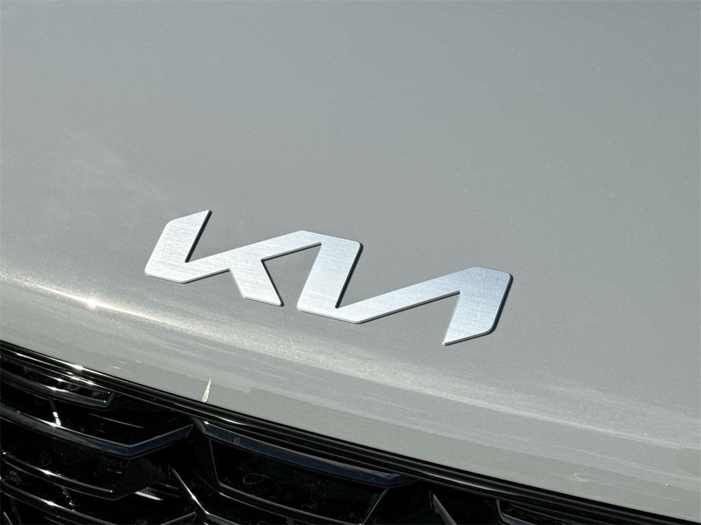 used 2025 Kia Sorento car, priced at $33,810