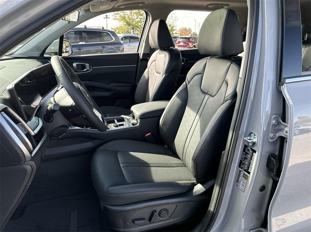 used 2025 Kia Sorento car, priced at $33,810