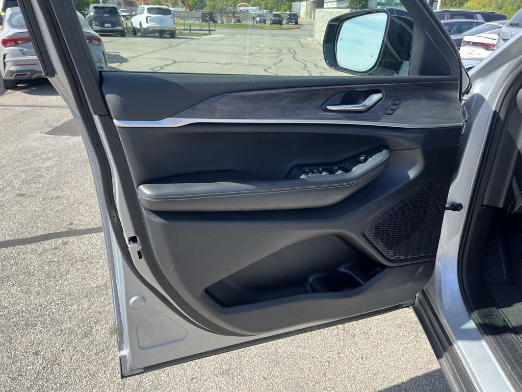 used 2024 Jeep Grand Cherokee L car, priced at $33,998