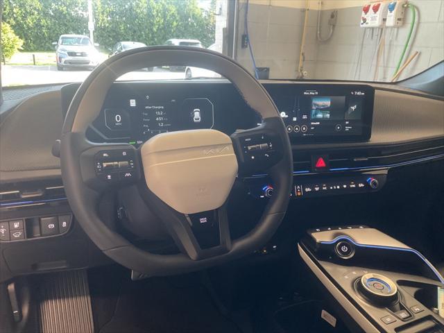 new 2025 Kia EV6 car, priced at $58,370