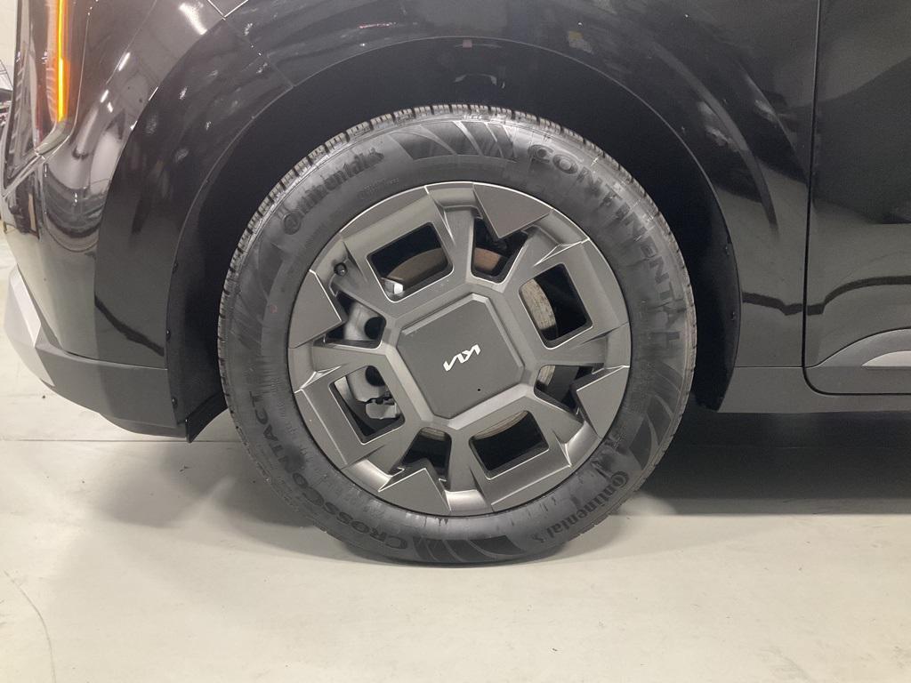 new 2026 Kia Carnival Hybrid car, priced at $43,116