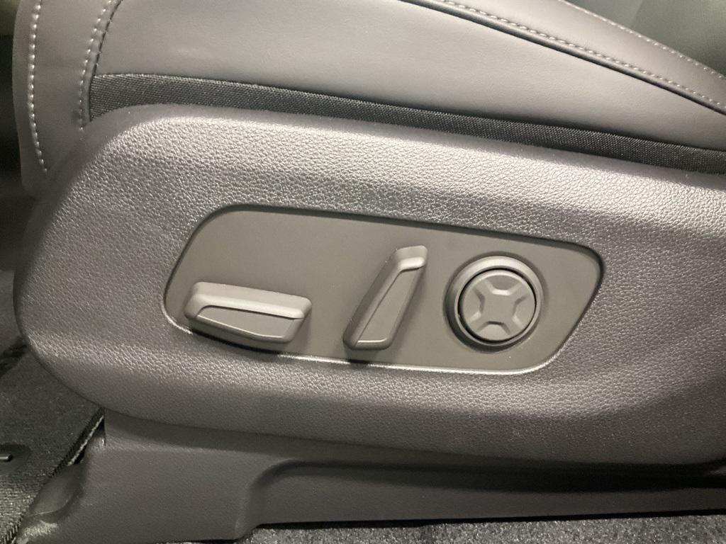 new 2026 Kia Carnival Hybrid car, priced at $43,116