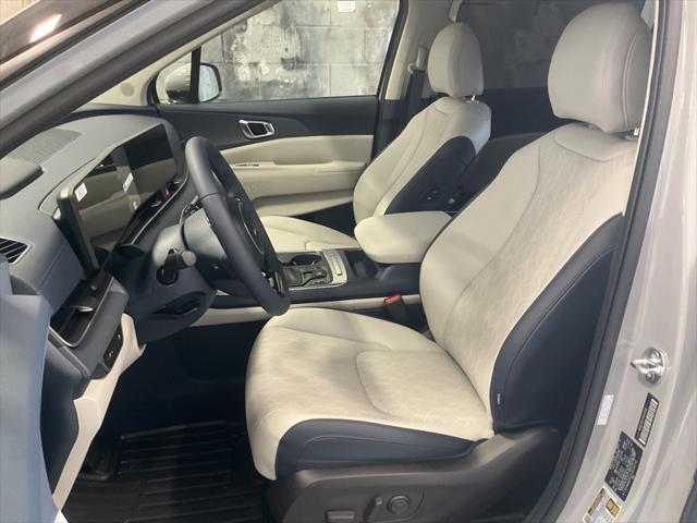 new 2025 Kia Carnival car, priced at $41,685