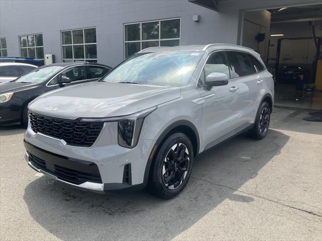 used 2025 Kia Sorento car, priced at $31,900