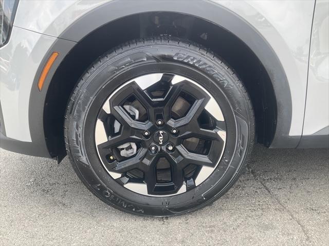 used 2025 Kia Sorento car, priced at $31,900