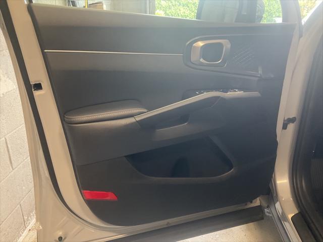 used 2025 Kia Sorento car, priced at $31,900