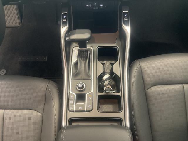 used 2025 Kia Sorento car, priced at $31,900