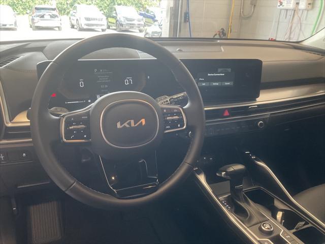 used 2025 Kia Sorento car, priced at $31,900