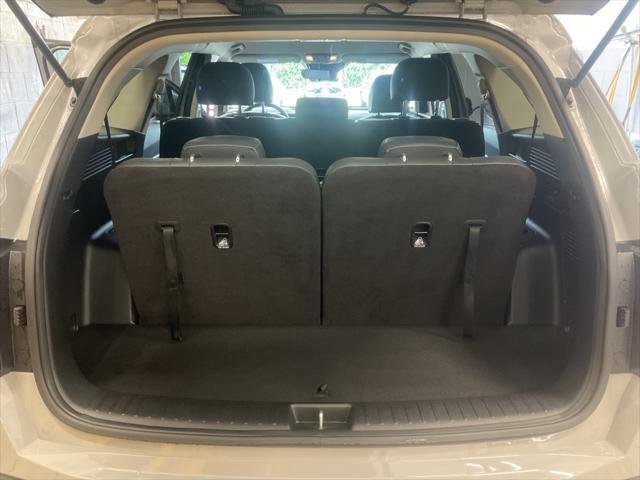 used 2025 Kia Sorento car, priced at $31,900