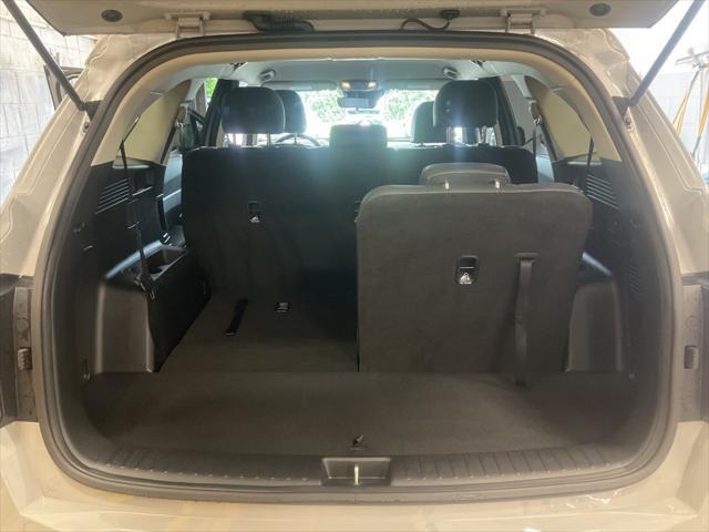 used 2025 Kia Sorento car, priced at $31,900