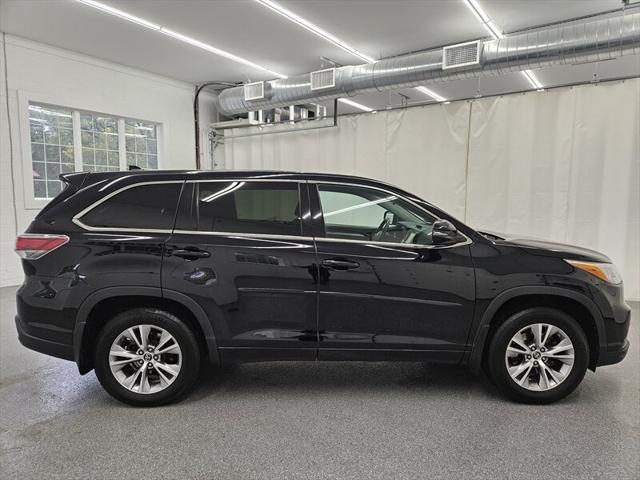 used 2016 Toyota Highlander car, priced at $15,995