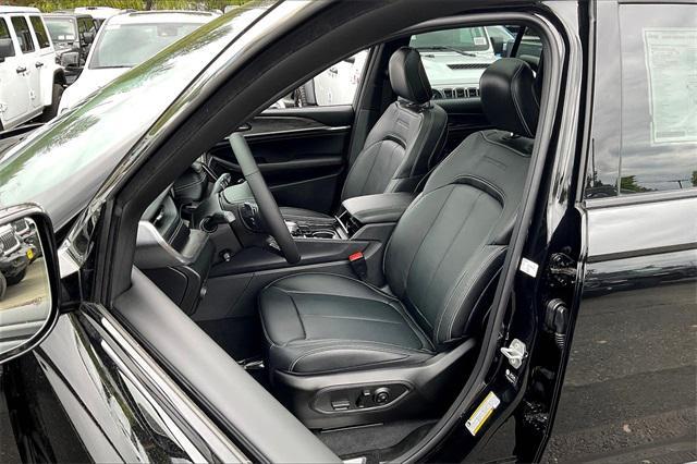 new 2025 Jeep Grand Cherokee car, priced at $50,480