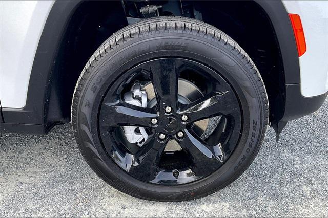 new 2025 Jeep Grand Cherokee car, priced at $52,140