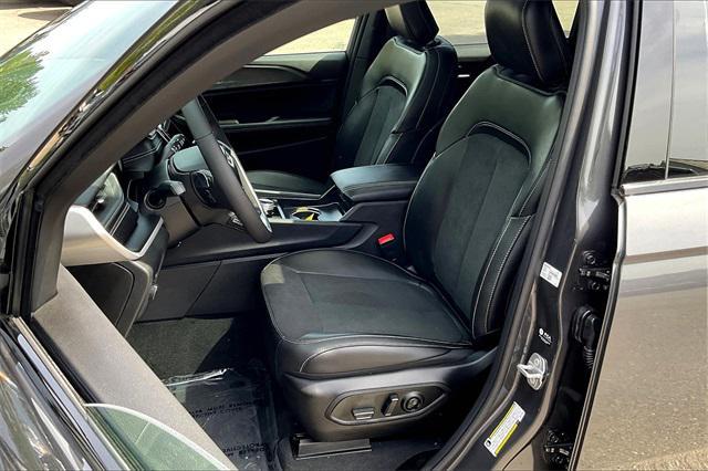 new 2025 Jeep Grand Cherokee car, priced at $48,375