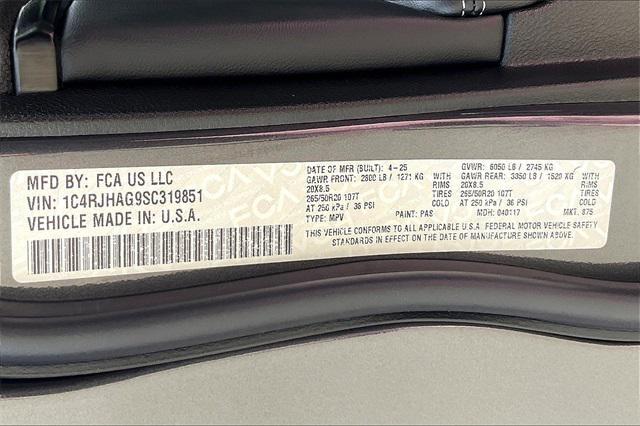 new 2025 Jeep Grand Cherokee car, priced at $48,375