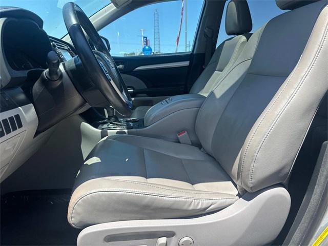 used 2018 Toyota Highlander car, priced at $23,995