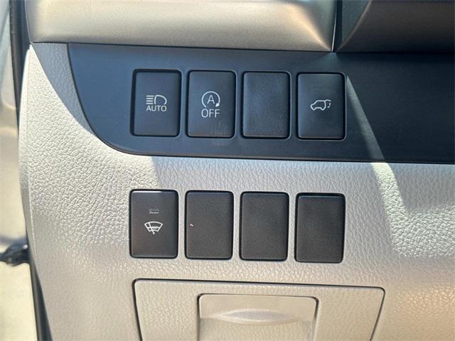used 2018 Toyota Highlander car, priced at $23,995