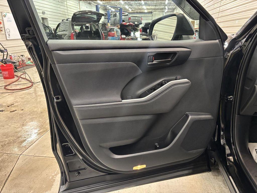 used 2023 Toyota Highlander car, priced at $31,495