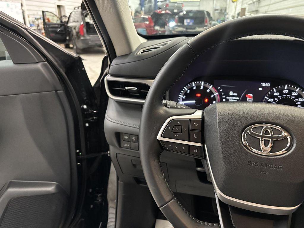 used 2023 Toyota Highlander car, priced at $31,495