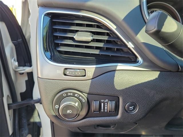 used 2019 Jeep Cherokee car, priced at $21,115