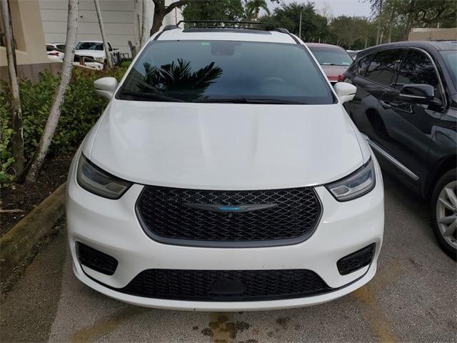 used 2021 Chrysler Pacifica Hybrid car, priced at $26,431