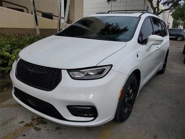 used 2021 Chrysler Pacifica Hybrid car, priced at $26,431